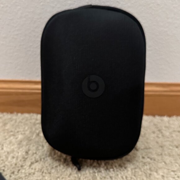 Beats Studio Pro Bluetooth Wireless Headphones Sandstone Color Never Been Used - Picture 4 of 6